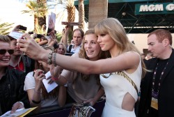 Taylor Swift テイラー・スウィフト